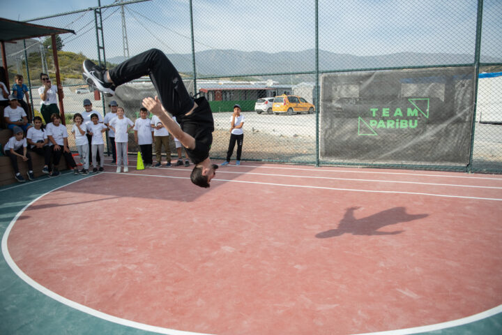 Team Paribu sporcuları, Hatay’daki tesiste çocuklarla bir araya geldi - ParibuLog